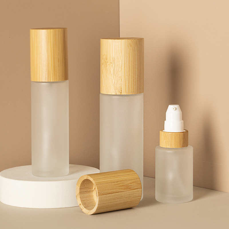 Frostet kosmetisk lotionpumpe Fin tåke og lotion glass sprayflaske med bambus trelokk Frostet kosmetisk lotionpumpe Fin tåke og lotion glass sprayflaske med bambus trelokk