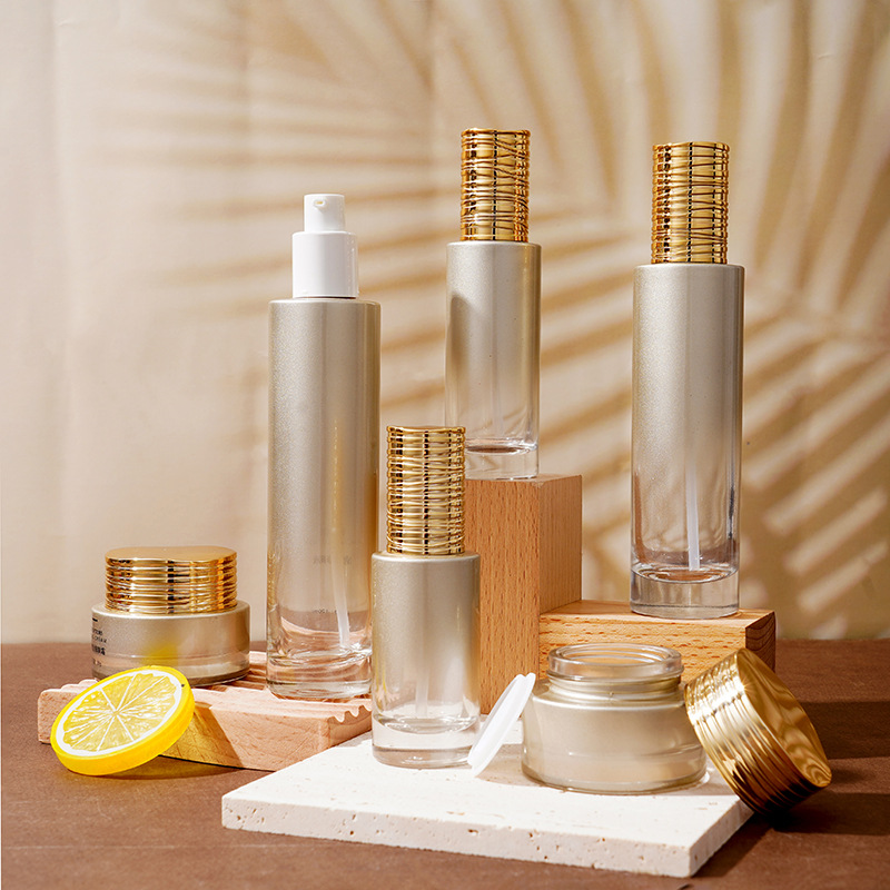 Serumflaske av glass med galvanisert børstet lokk Serumflaske av glass med galvanisert børstet lokk