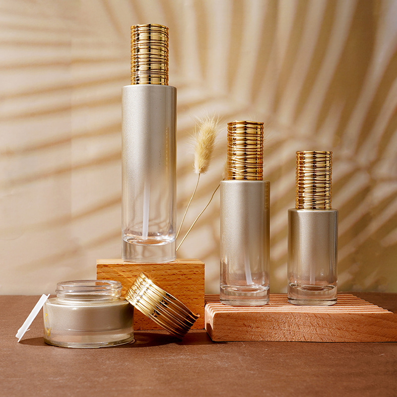 Serumflaske av glass med galvanisert børstet lokk Serumflaske av glass med galvanisert børstet lokk