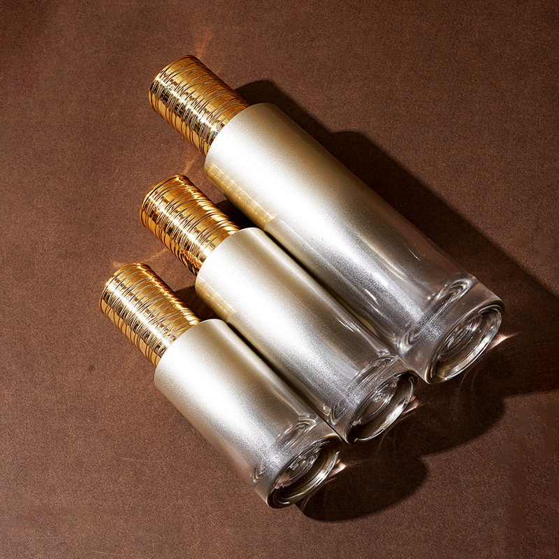 Serumflaske av glass med galvanisert børstet lokk Serumflaske av glass med galvanisert børstet lokk