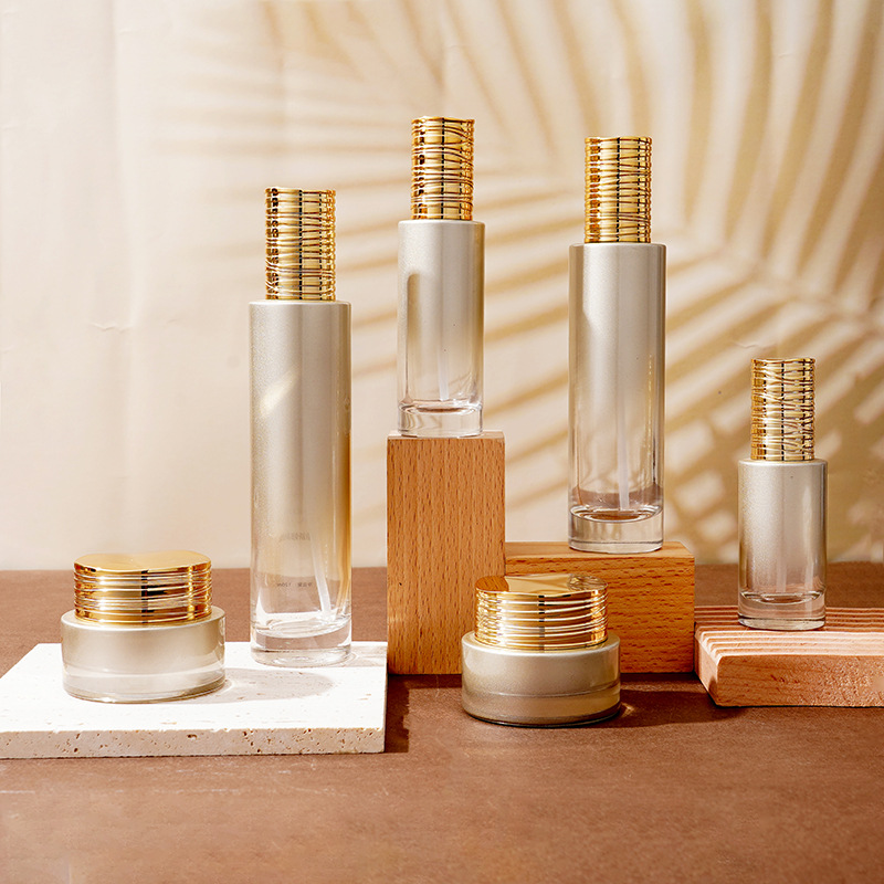 Serumflaske av glass med galvanisert børstet lokk Serumflaske av glass med galvanisert børstet lokk